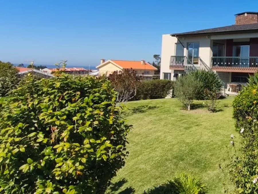 Jardim e zona verde da residência